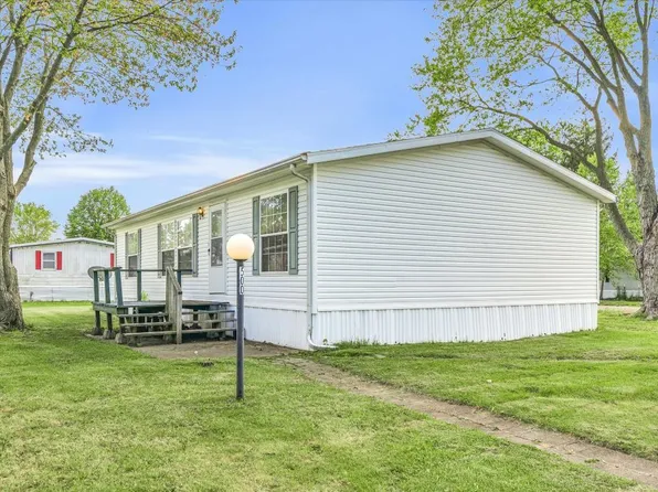 500 Richland St, Mahomet, IL 61853