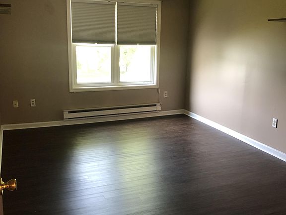 Upper-Level Bedroom 1