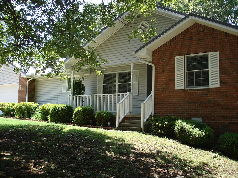 Front of House with 2 car garage