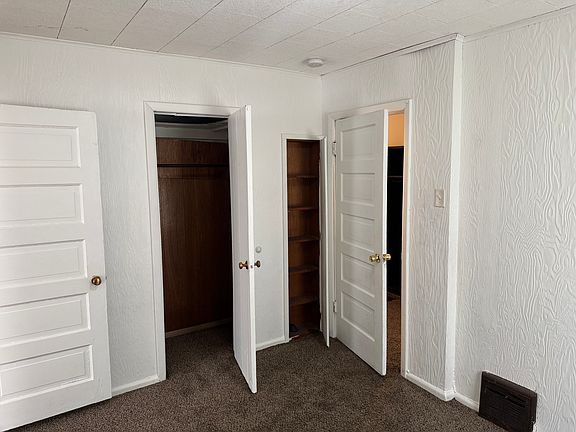 5th image of 1005 SE Lafayette St
