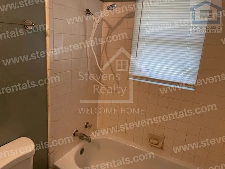 426 NW Greenmeadow Dr — Photo 15