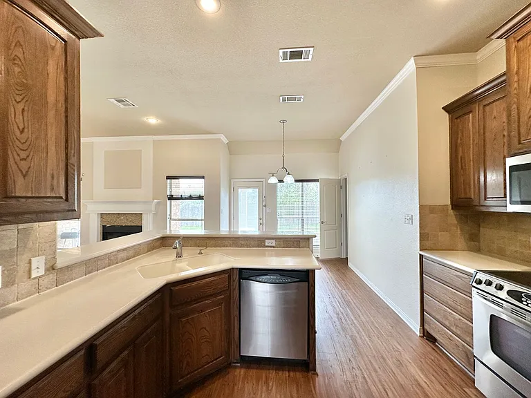 705 Marshall Dr — Photo 13