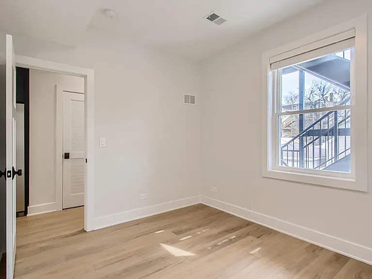 2715 N Lawndale Ave #1 — Photo 8