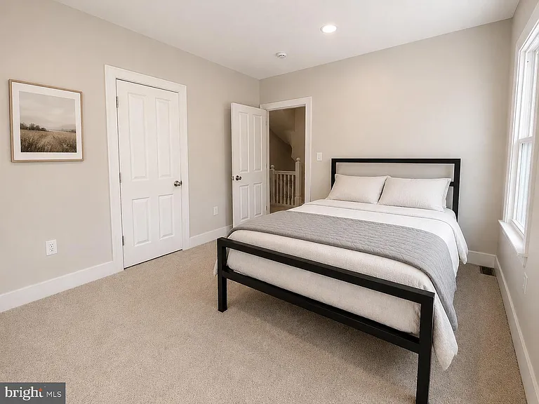 909 Corbett St — Photo 31