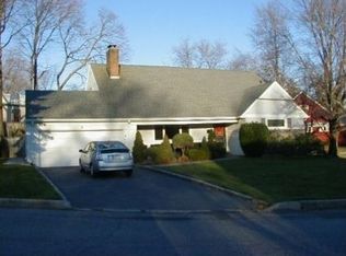 22 Stuart Dr E, Glen Cove, NY 11542