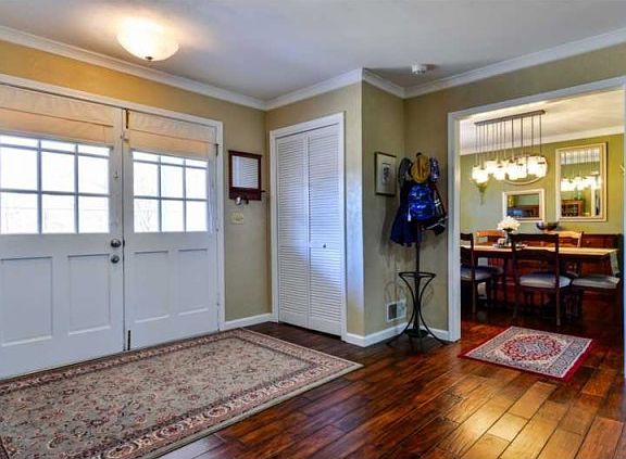 4th image of 118 Debonaire Dr