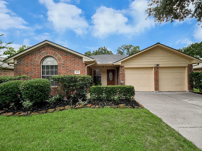 16215 Cypress Trace Dr — Photo 2