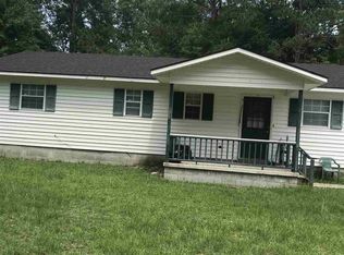 8 NW College St, Claxton, GA 30417