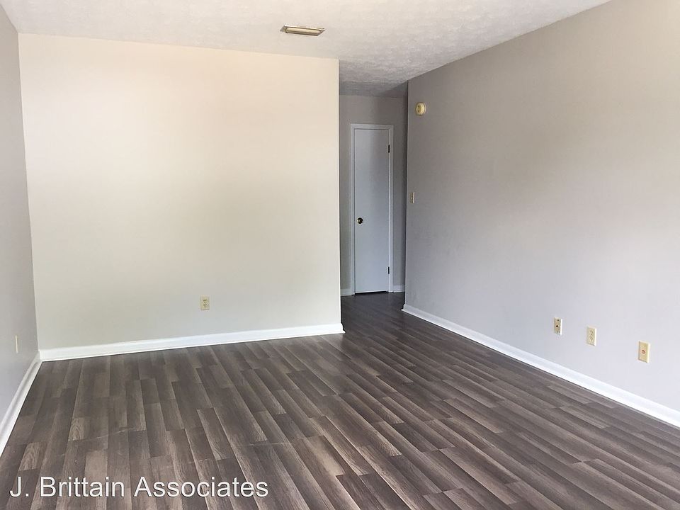 2nd image of 422 McCullars Ln APT 9