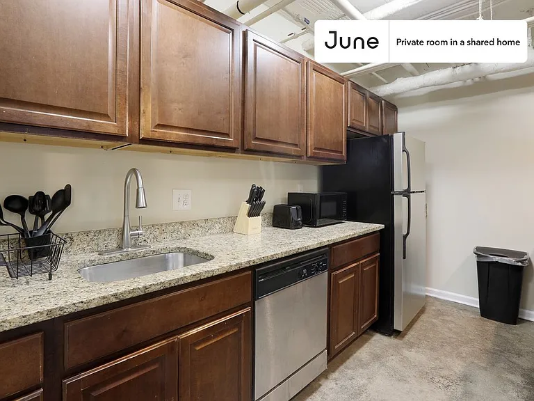 1815S N St SE #E — Photo 13