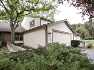 104 Yarrow Ct #0, Rolling Meadows, IL 60008