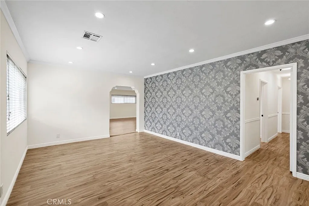3 bed, 2.5 bath, 2155 sqft, $5,395 — Photo 3