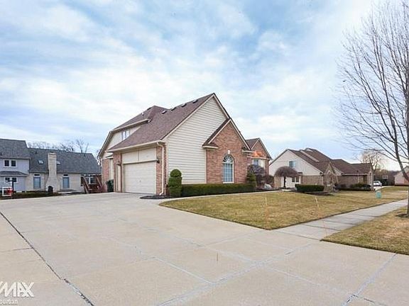3rd image of 56472 Dickens Dr