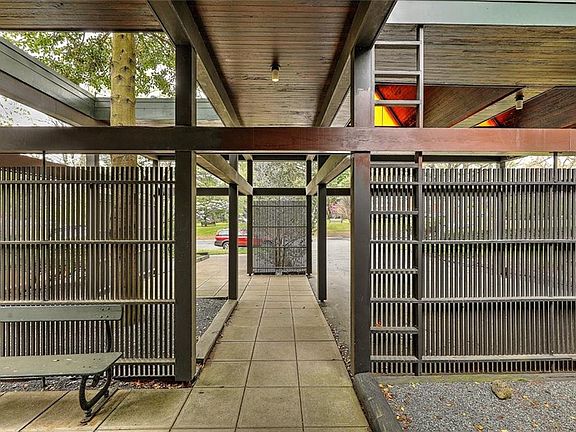5th image of 95 Blackstone Blvd