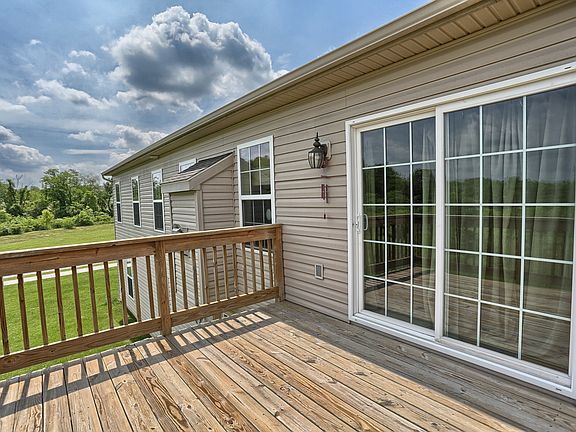 3rd image of 102 Hollow Ln