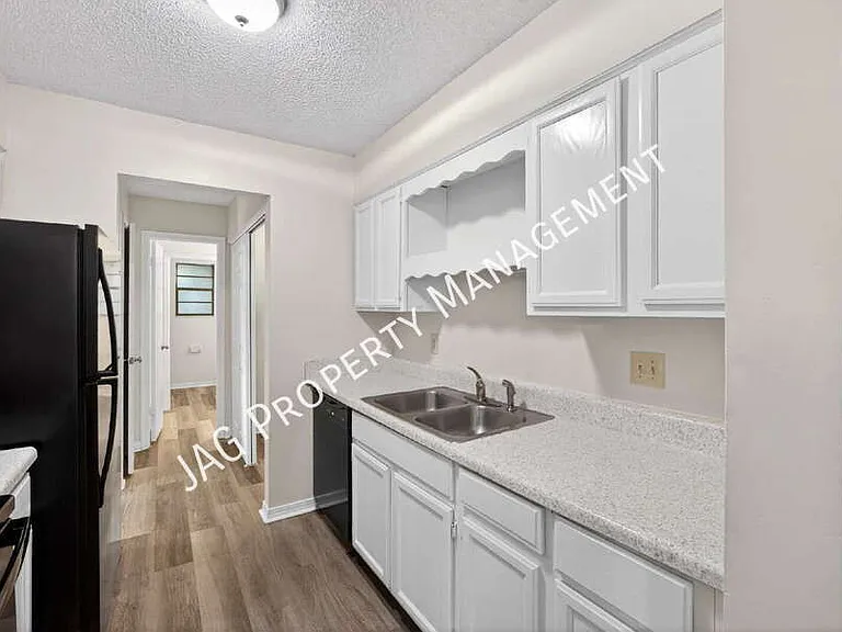 482 Bentwood Ln #C — Photo 9