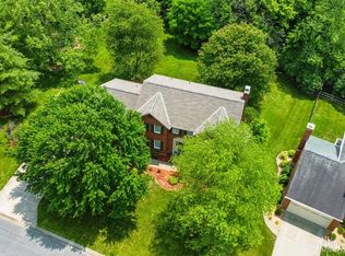8694 Apple Blossom Ln, West Chester, OH 45069