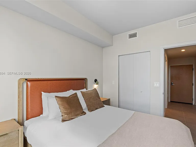 11 NE 6th St #1601 — Photo 10