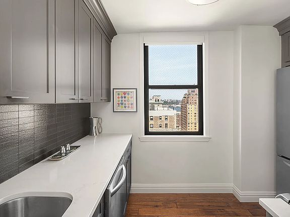 5th image of 200 W 79th St Penthouse D
