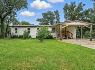 525 Surrey Ln, Burleson, TX 76028