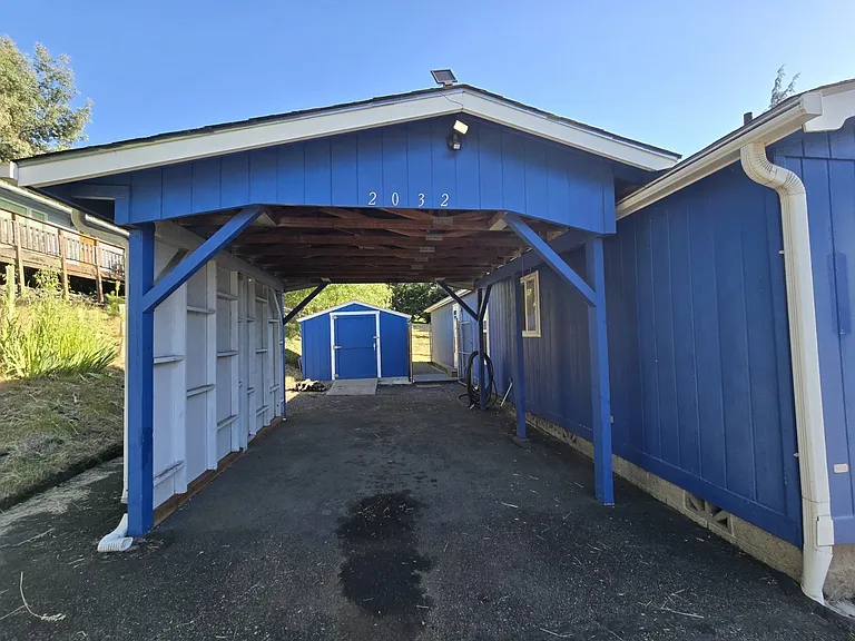 2032 NE Klamath Ave — Photo 17