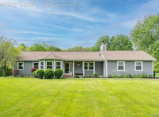 542 Tracey Ln, Brighton, MI 48114