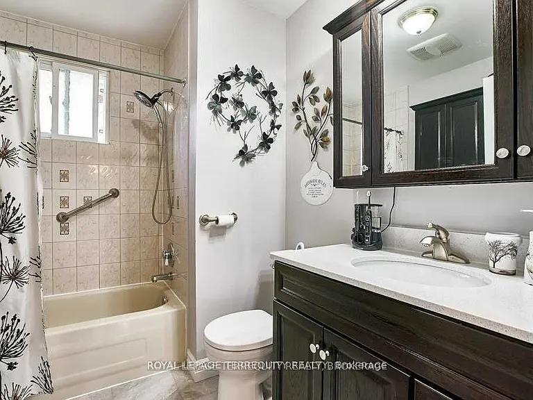 304 Palmerston Ave #MAIN — Photo 15