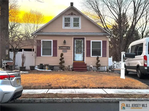 1774 W 5th St, Piscataway, NJ 08854