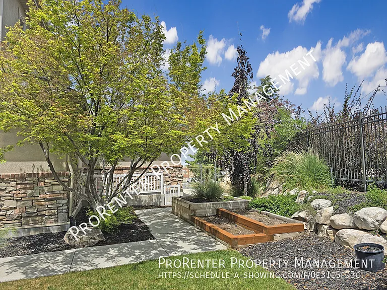 843 Eaglepointe Dr — Photo 4