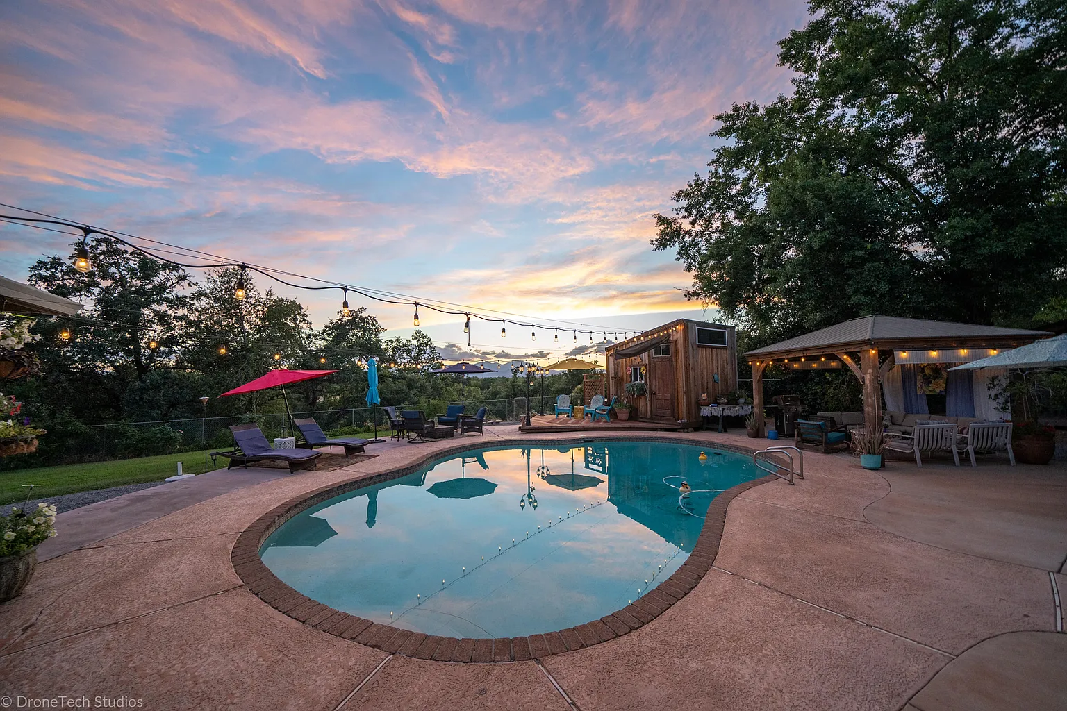 6884 Tucker Ln photo 1