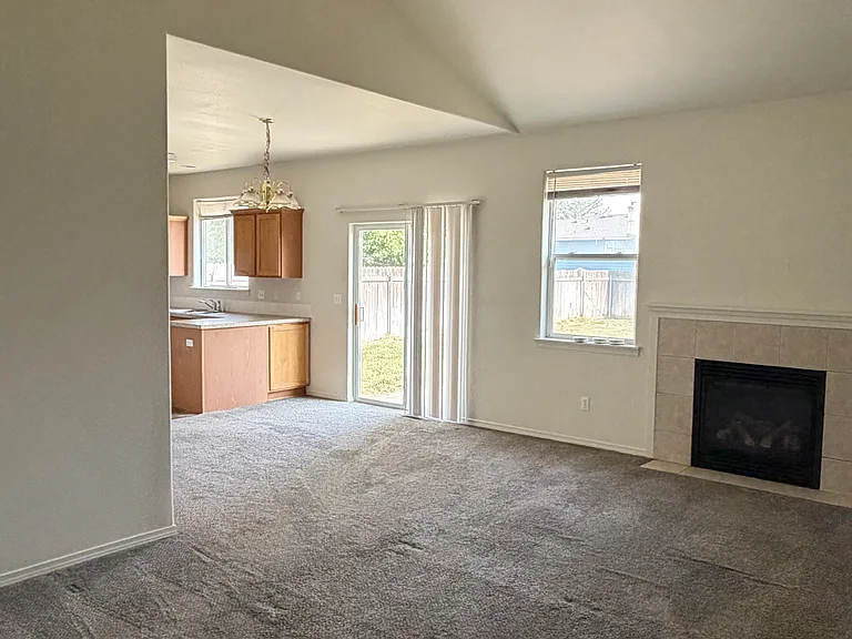 8412 Hudson Ct — Photo 11