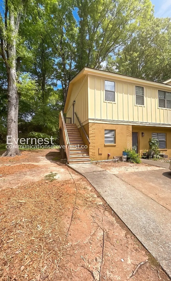 2 bed, 1.0 bath, 850 sqft, $1,295 — Photo 2