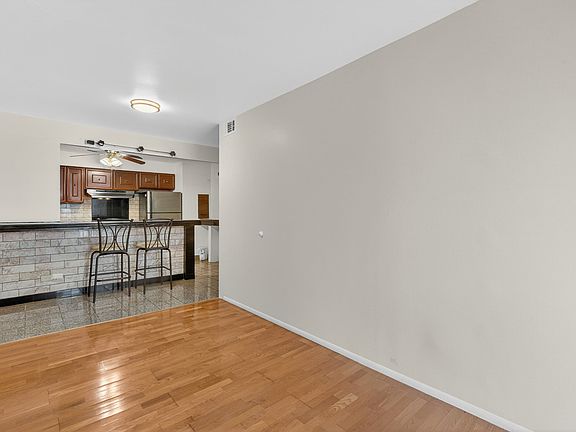 3rd image of 5901 N Sheridan Rd APT 7G