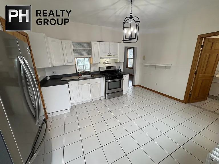 573 Shirley St #2 — Photo 3