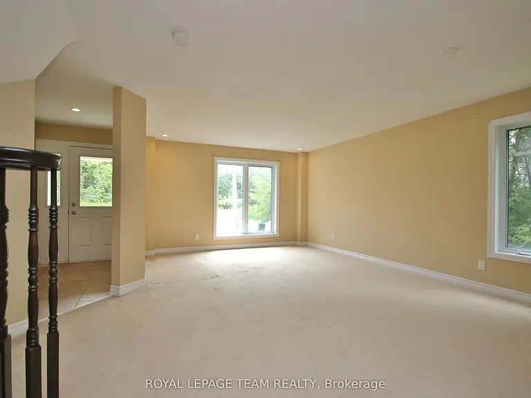 593 Clearbrook Dr — Photo 2