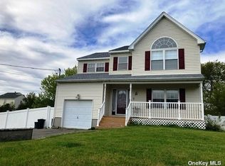 49 Kent Dr, Shirley, NY 11967