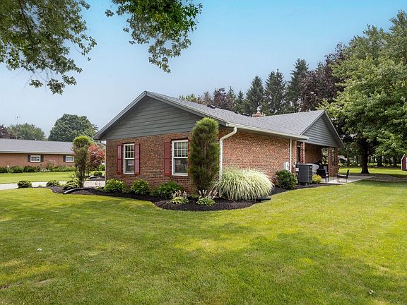 3rd image of Greenbriar Dr