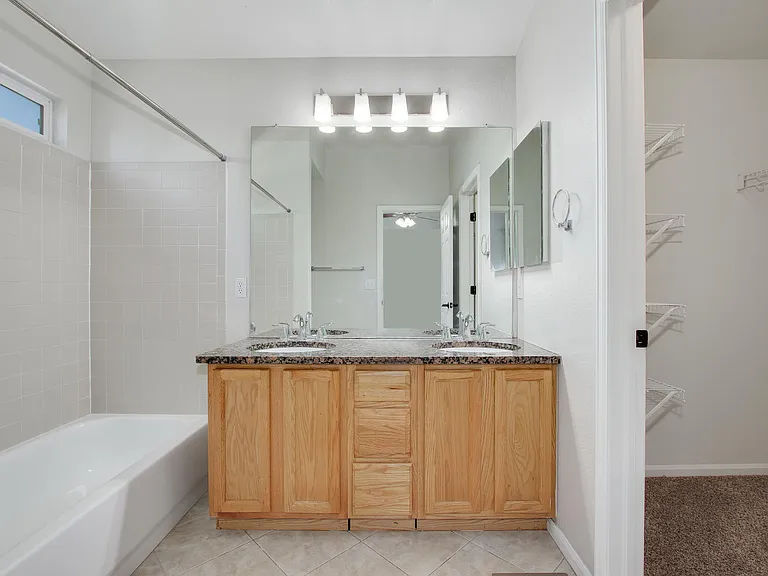 10373 Ravenswood Way — Photo 17