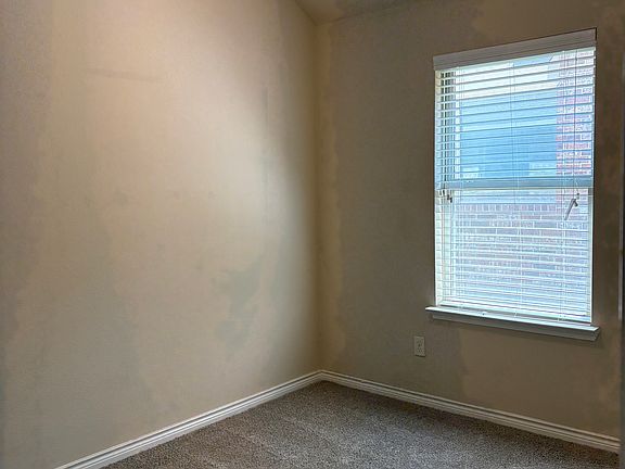5th image of 2219 Colby Ln