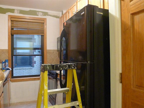4th image of 4332 42nd St #3R