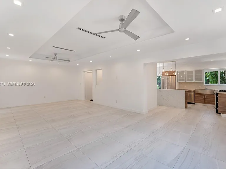 550 W 49th St — Photo 22
