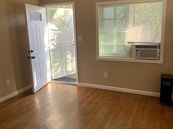 3rd image of 8837 La Mesa Blvd
