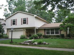 9S105 Nantucket Dr, Darien, IL