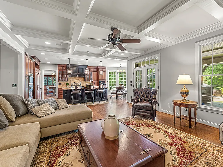 405 Pondview Ct — Photo 10