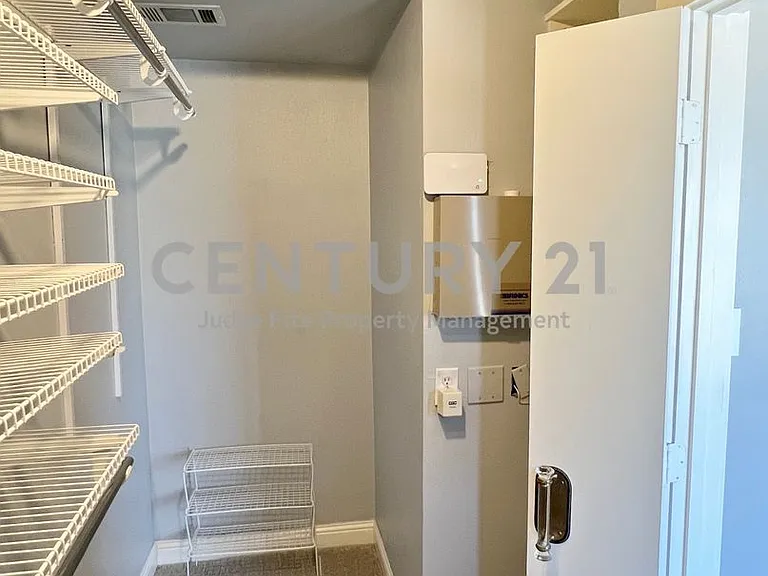 1813 S Ervay St — Photo 24