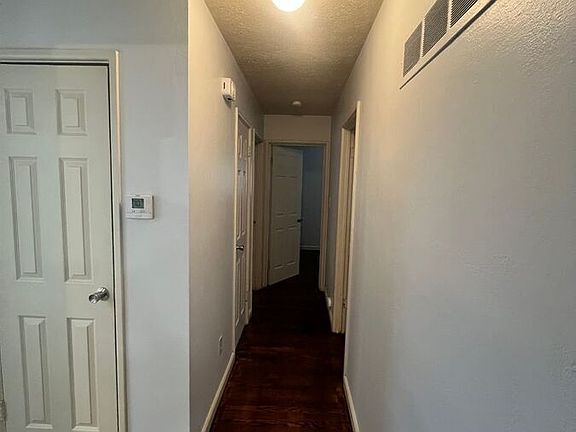 4th image of 555 Versailles Dr