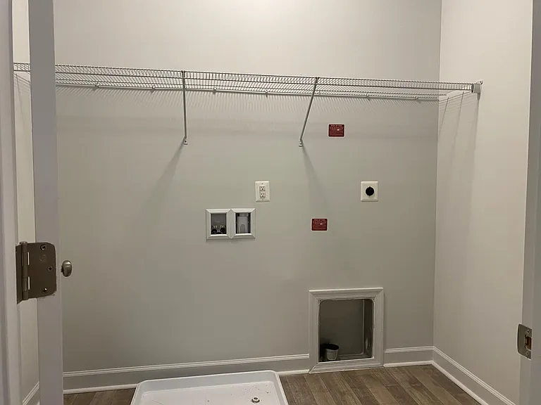 Laundry Room - 2nd floor