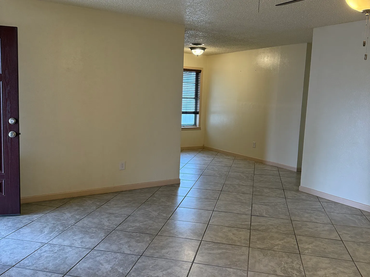 3 bed, 1092 sqft, $2,100 — Photo 2