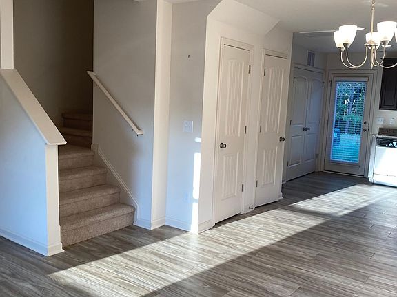 2nd image of 894 Saratoga Dr