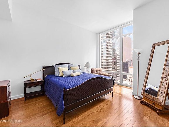 3rd image of 247 W 46th St APT 2605